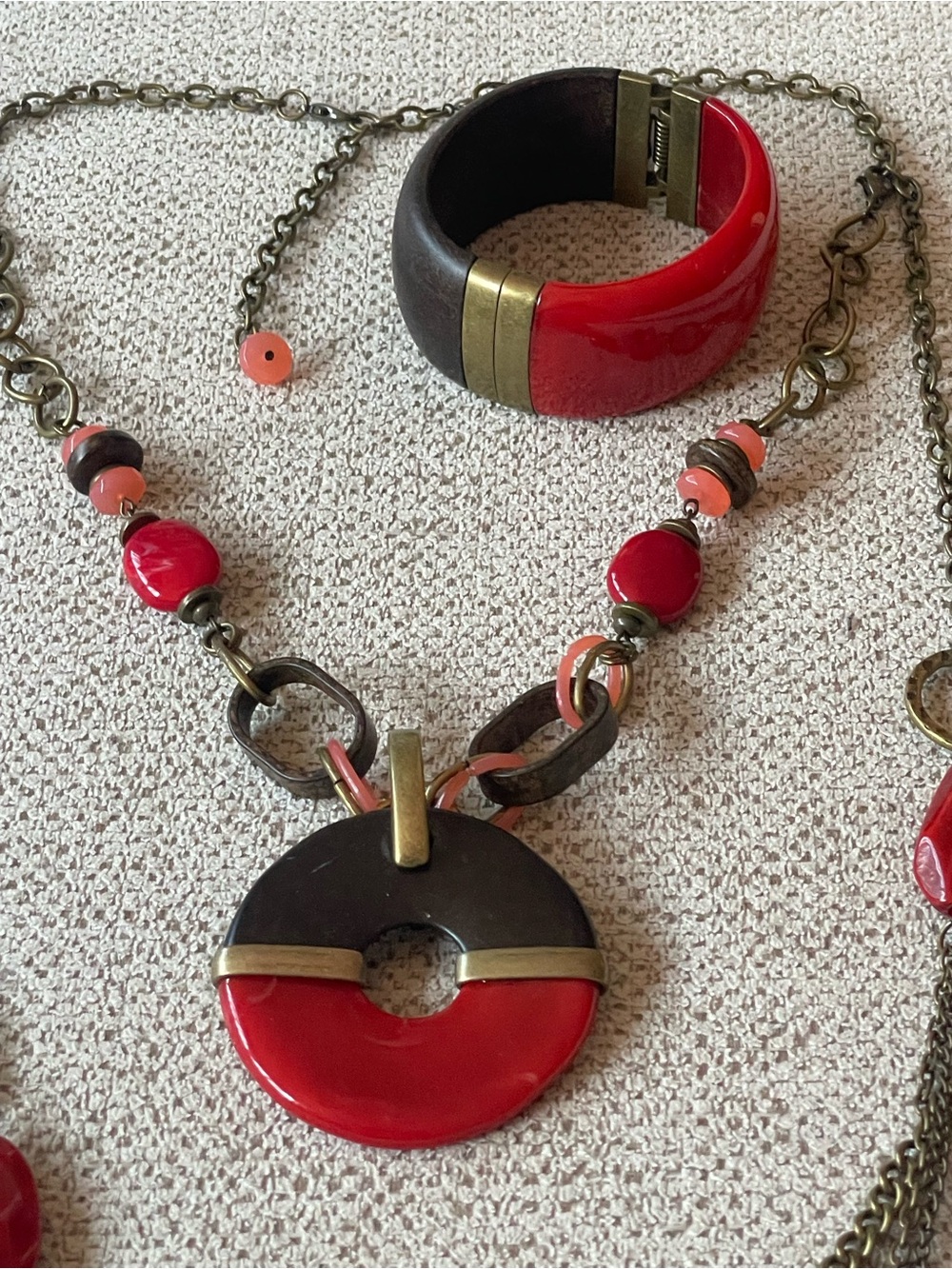 Premier Designs "Piper" Statement Necklace & Hinged Bangle Set • Red/Black